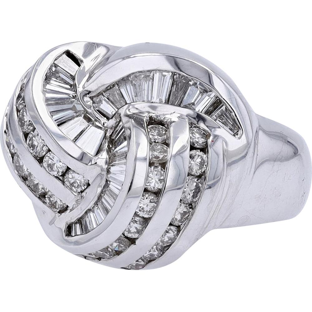 18k White Gold Diamond Knot Ring - Elegant Symbol of Love