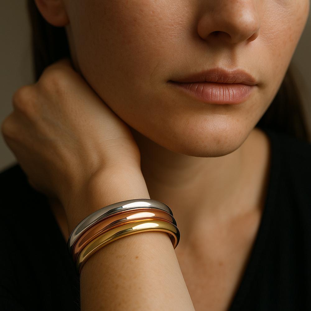 Elegant multi-tone gold jewelry pieces showcasing yellow, white, and rose gold combinations in rings, bracelets, and necklaces