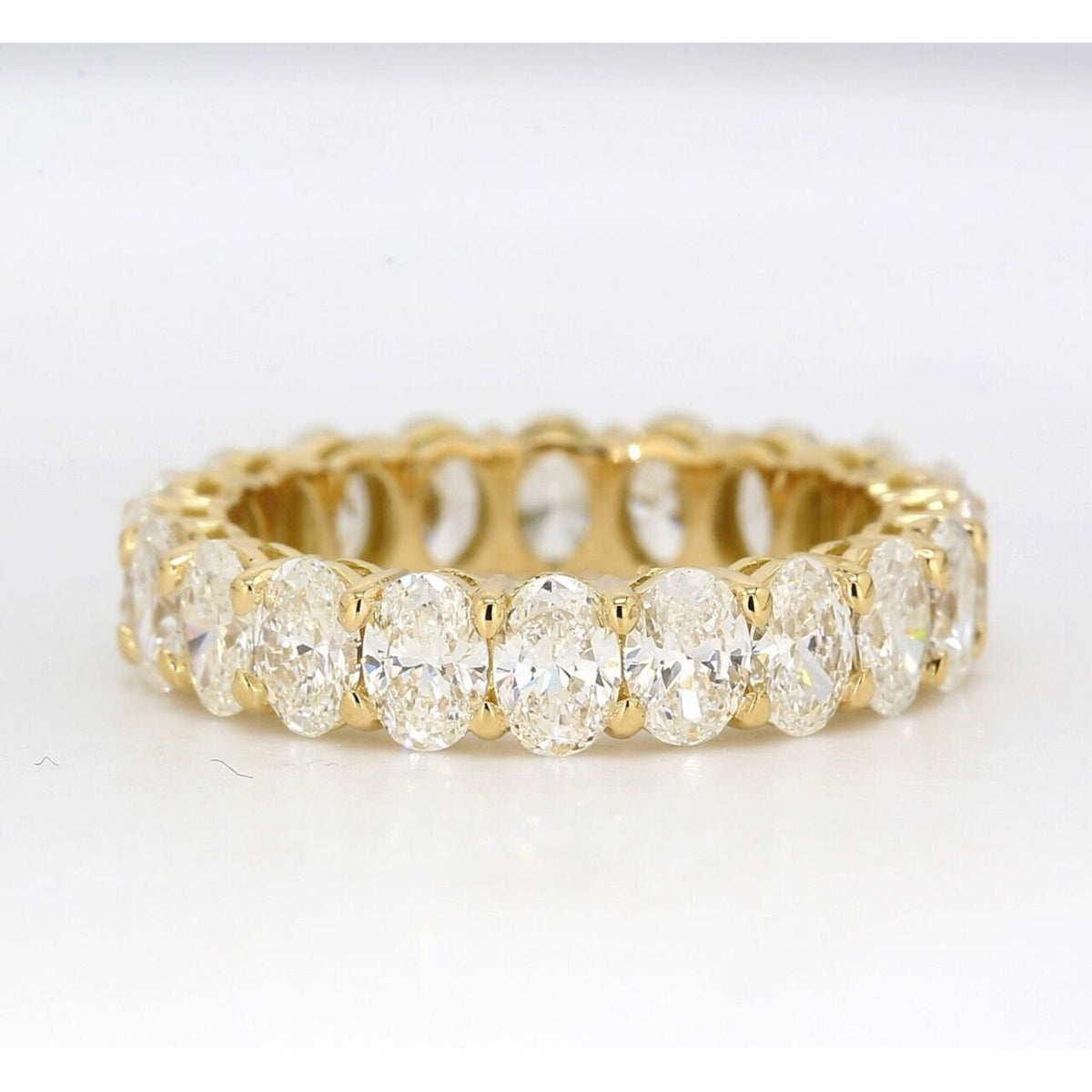 Ninacci 18K Yellow Gold Eternity Band with oval diamonds showcasing brilliant sparkle and luxurious design