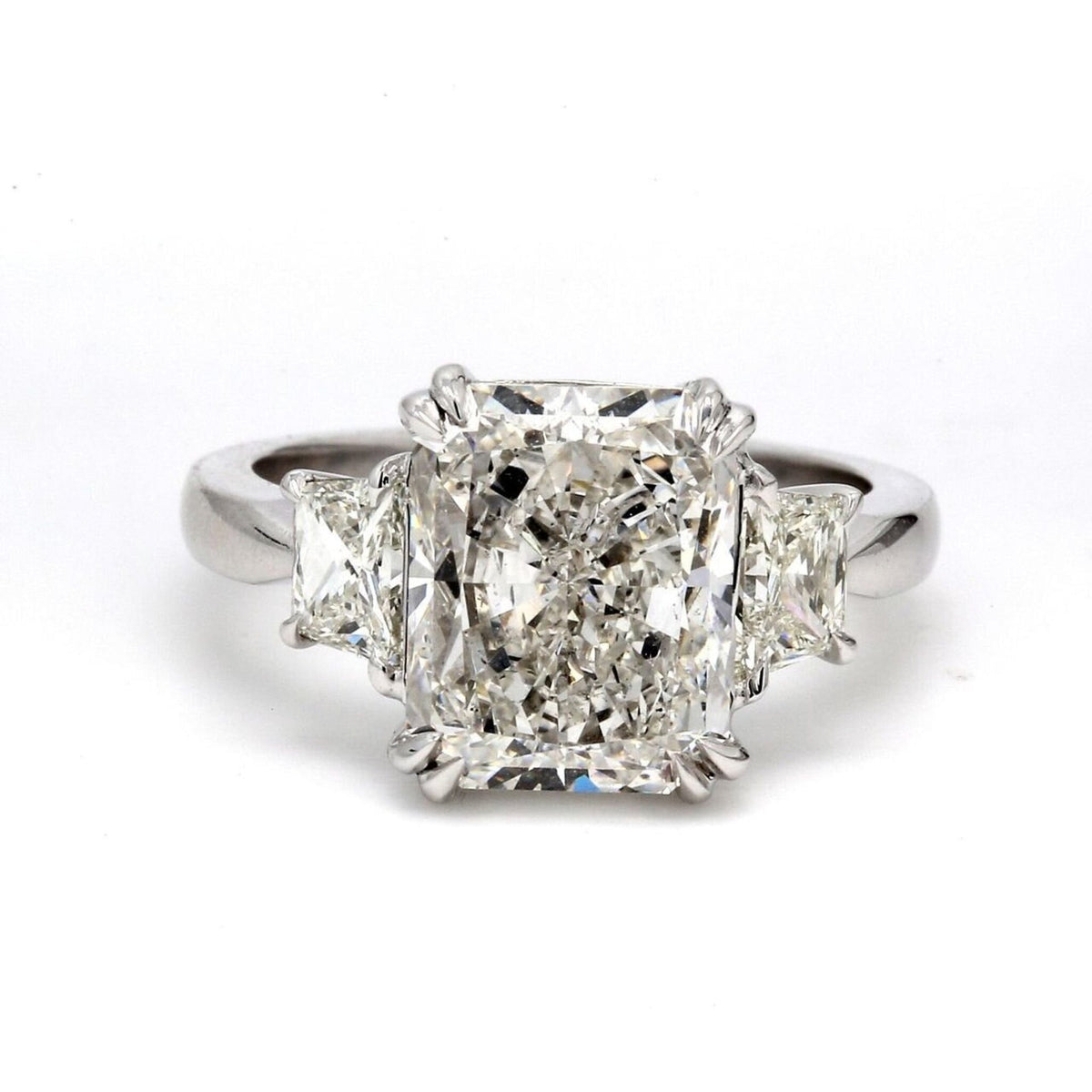 Beautiful engagement ring available at Robinson's Jewelers in Fort Lauderdale