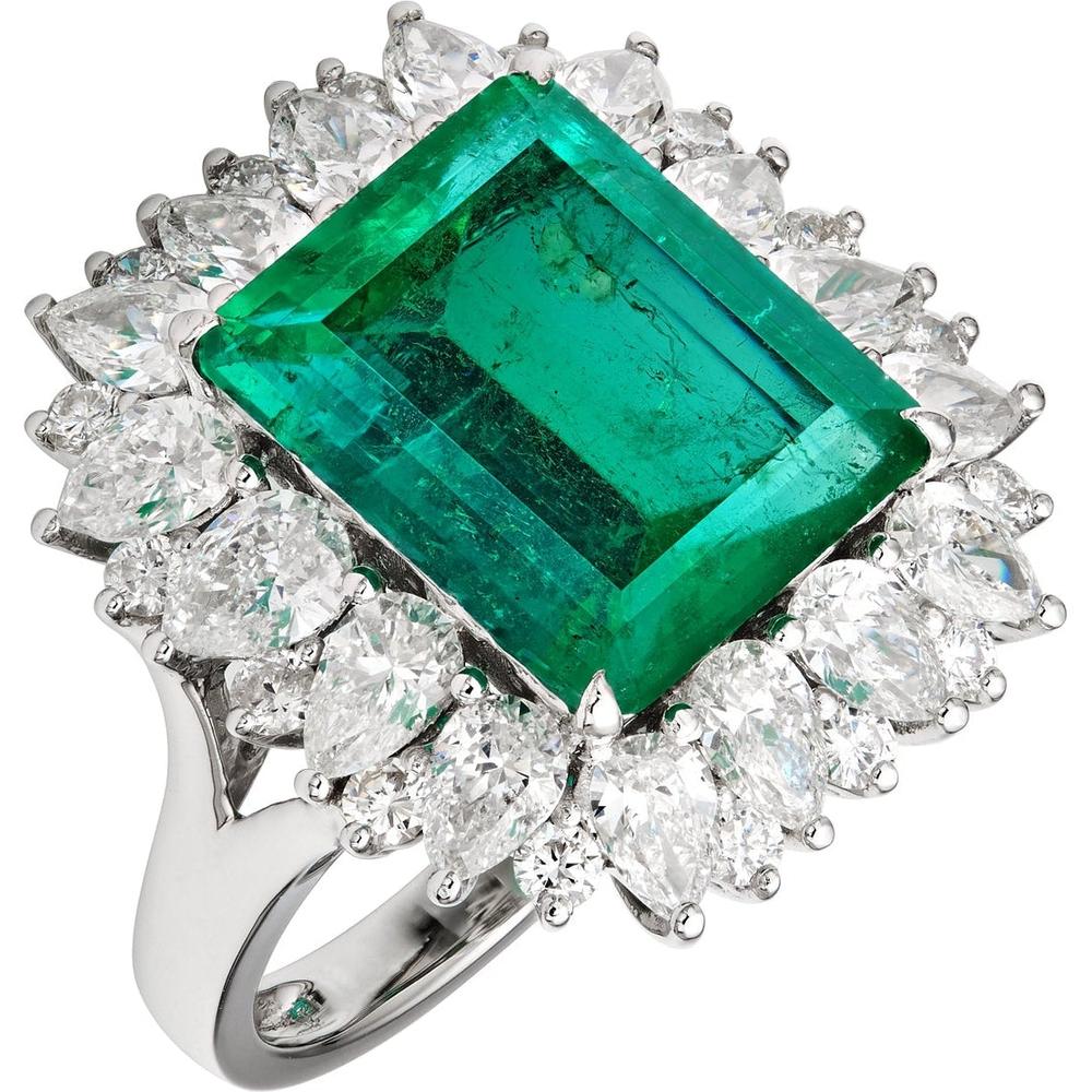 Elegant emerald ring at Robinson's Jewelers