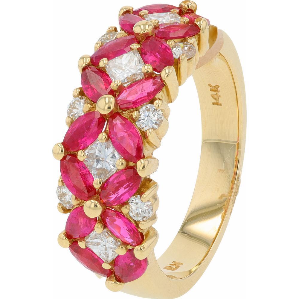 Spring 2025 floral jewelry collection featuring delicate gold flower rings, gemstone blossom pendants, and nature-inspired designs