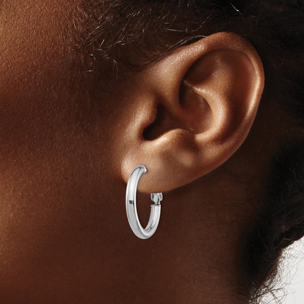 14K White Gold 22mm Polished Round Omega Back Hoop Earrings by Oro Pregiato