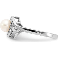 14K White Gold 5.5mm Pearl and Diamond Pavé Wave Ring with 0.14 Carat Total Diamond Weight by Oro Pregiato