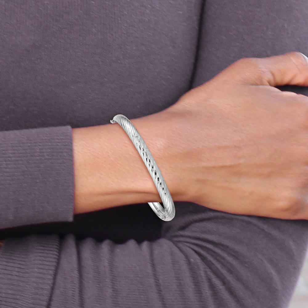 14K White Gold 6mm Polished Textured Hinged Oval Bangle Bracelet by Oro Pregiato
