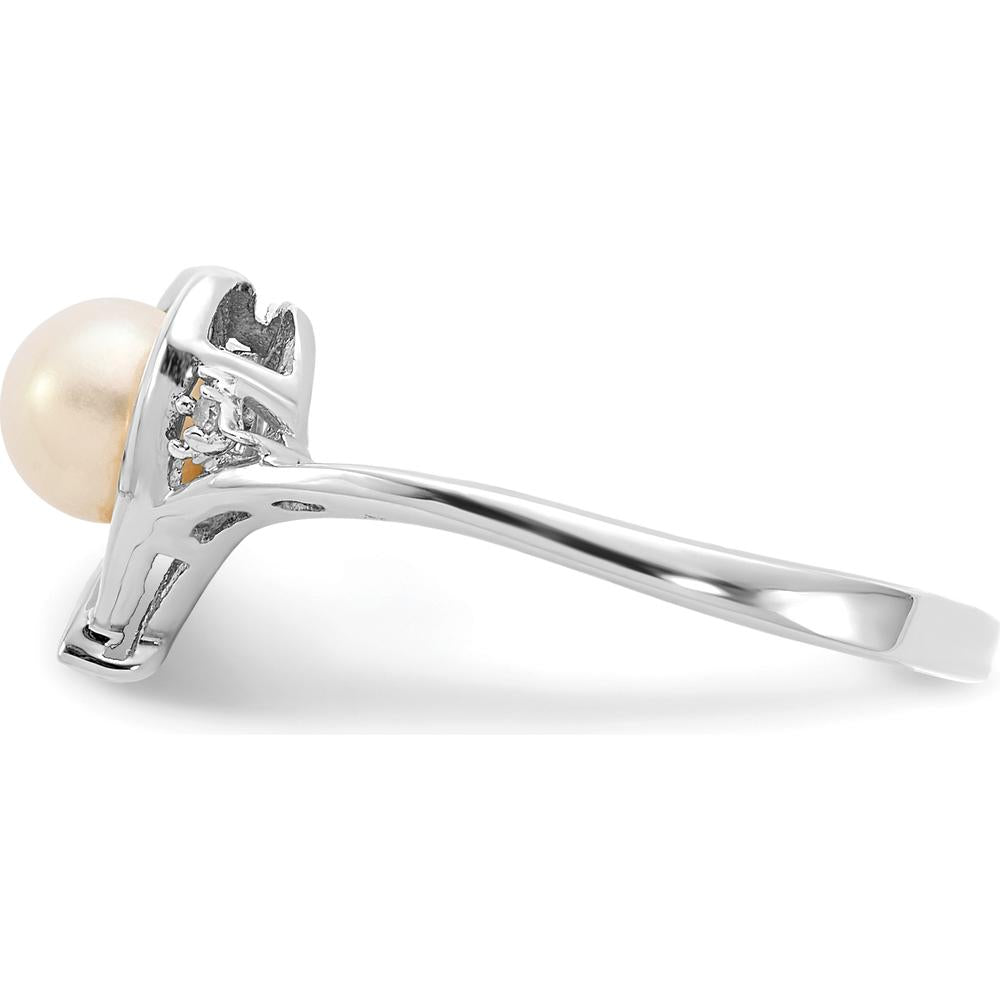 14K White Gold Freshwater Cultured Pearl and Diamond Heart Ring by Oro Pregiato