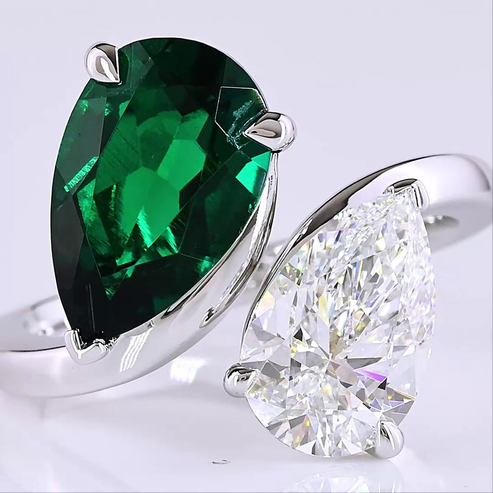 14K White Gold Pear Shaped Toi et Moi Ring with 1.75 Carats Lab-Grown Emerald and Lab-Grown Diamond in E VVS2 Quality - Covaloro Fine Jewelry