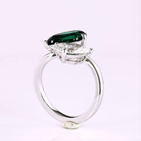 14K White Gold Pear Shaped Toi et Moi Ring with 1.75 Carats Lab-Grown Emerald and Lab-Grown Diamond in E VVS2 Quality - Covaloro Fine Jewelry