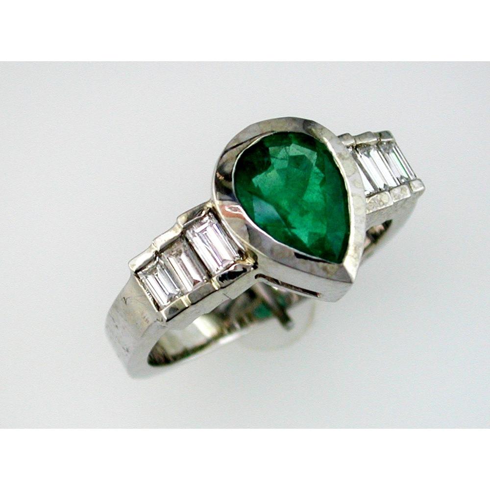 14K White Gold Ring with 1.60 Carats Pear-Shaped Emerald and Baguette Diamonds
