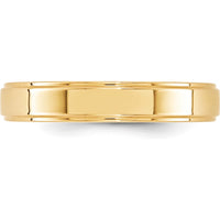 14K Yellow Gold 4mm Flat Wedding Band with Step Edge - Size 6 by Luciano & Cie
