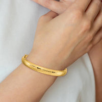 14K Yellow Gold 8.75mm Polished Hammered Hinged Oval Bangle Bracelet by Oro Pregiato