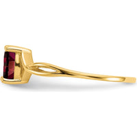 14K Yellow Gold Birthstone Ring with Oval Garnet - 0.60 Carat by Oro Pregiato