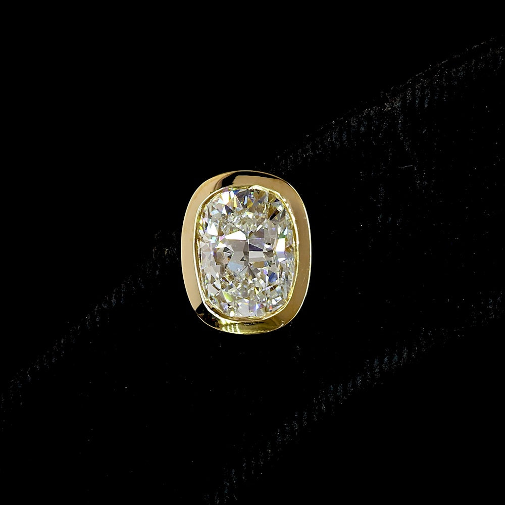 14K Yellow Gold Cushion Brilliant Bezel Set Lab Diamond Stud Earrings - 4.09 Carat Total Weight, D VVS2 IGI Certified - Covaloro Fine Jewelry