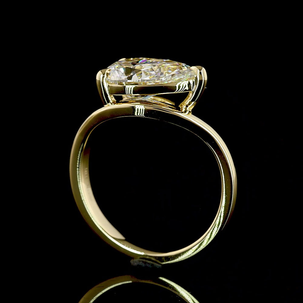 14K Yellow Gold East-West Pear Cut Lab Diamond Solitaire Ring - 2.52 Carat D VVS2 IGI Certified - Covaloro Fine Jewelry