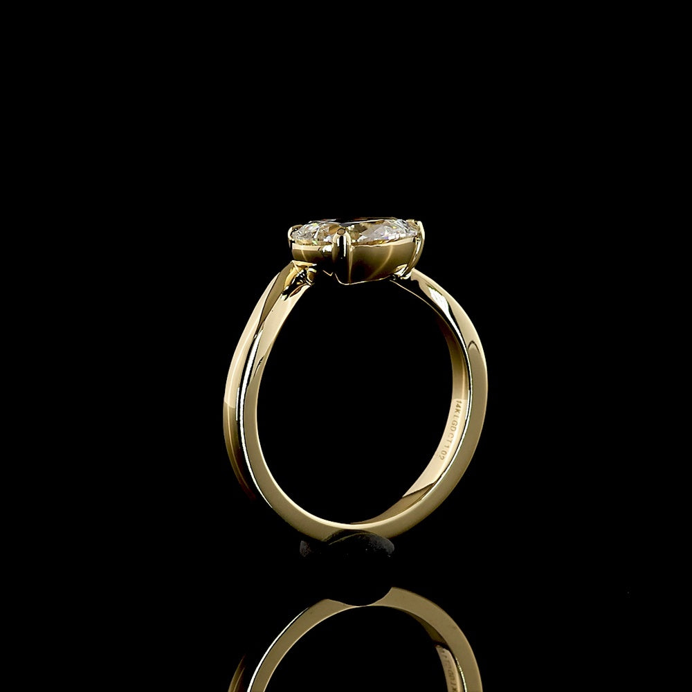 14K Yellow Gold East-West Pear Shape Lab Diamond Solitaire Ring - 1.02 Carat E VVS2 IGI Certified - Covaloro Fine Jewelry