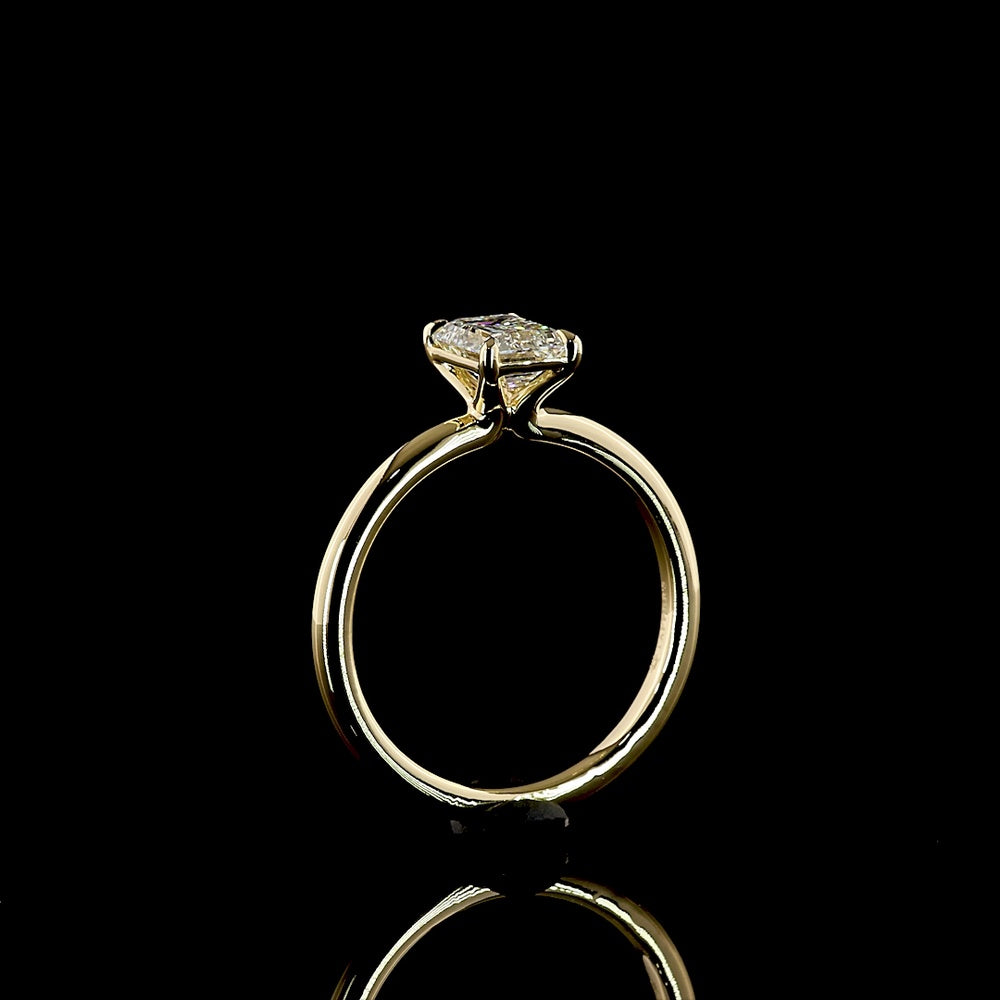 14K Yellow Gold Emerald Cut Solitaire Ring with 1.04 Carat Lab Diamond - D VVS2 IGI Certified - Covaloro Fine Jewelry