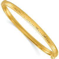 14K Yellow Gold Hinged Oval Bangle Bracelet with Diamond-Cut Texture - 4.75mm Width by Oro Pregiato