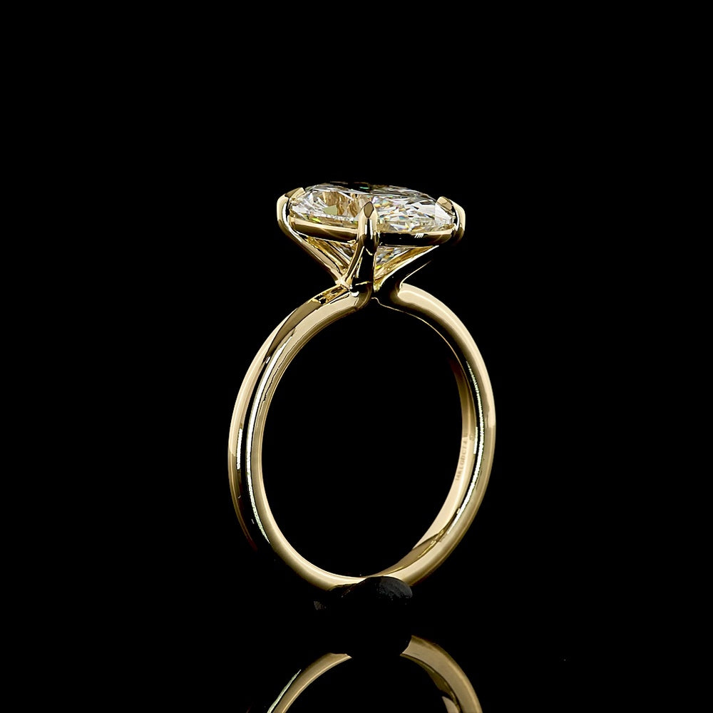 14K Yellow Gold Oval Cut Lab Diamond Solitaire Engagement Ring - 4.16 Carat Total Weight, E VVS2 IGI Certified - Covaloro Fine Jewelry