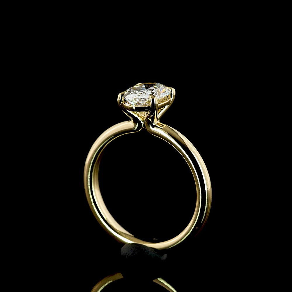 14K Yellow Gold Oval Cut Lab Diamond Solitaire Ring - 1.50 Carat E-F VVS2 IGI Certified - Covaloro Fine Jewelry