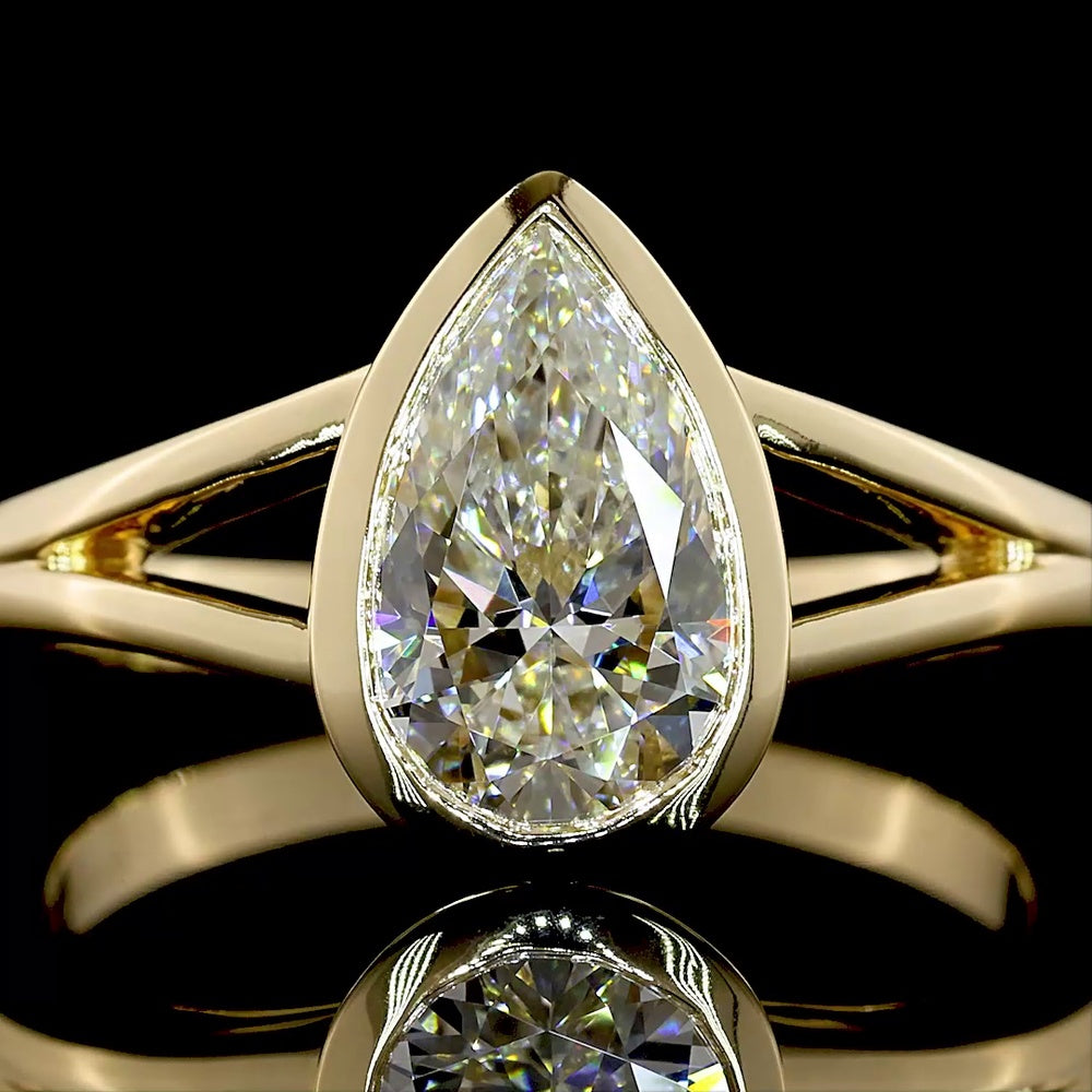 14K Yellow Gold Pear Shape Bezel Set Solitaire Ring with 1.52 Carat Lab Diamond - E-F Color VS1 Clarity - Covaloro Fine Jewelry