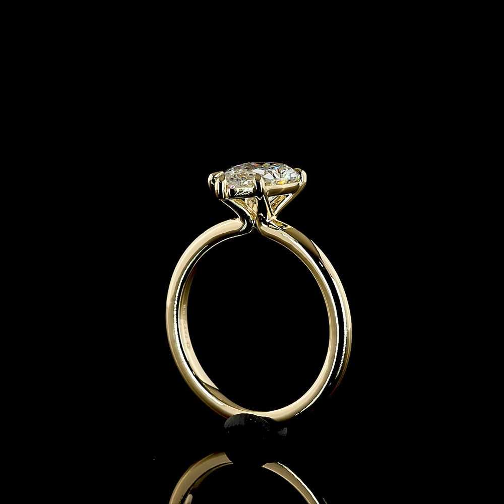 14K Yellow Gold Pear Shape Solitaire Ring with 2.00 Carat Lab-Grown Diamond - IGI Certified E-F VVS2 - Covaloro Fine Jewelry