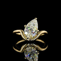 14K Yellow Gold Pear Shape Solitaire Ring with 2.12 Carat Lab Grown Diamond E-F VVS2 - IGI Certified - Covaloro Fine Jewelry