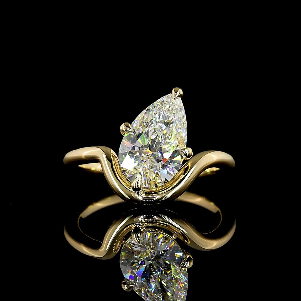 14K Yellow Gold Pear Shape Solitaire Ring with 2.12 Carat Lab Grown Diamond E-F VVS2 - IGI Certified - Covaloro Fine Jewelry