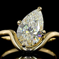 14K Yellow Gold Pear Shape Solitaire Ring with 2.12 Carat Lab Grown Diamond E-F VVS2 - IGI Certified - Covaloro Fine Jewelry