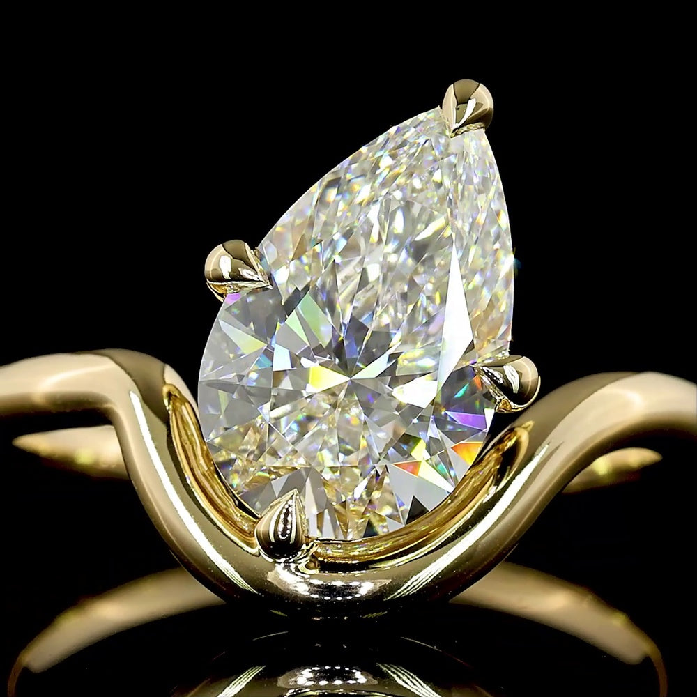 14K Yellow Gold Pear Shape Solitaire Ring with 2.12 Carat Lab Grown Diamond E-F VVS2 - IGI Certified - Covaloro Fine Jewelry
