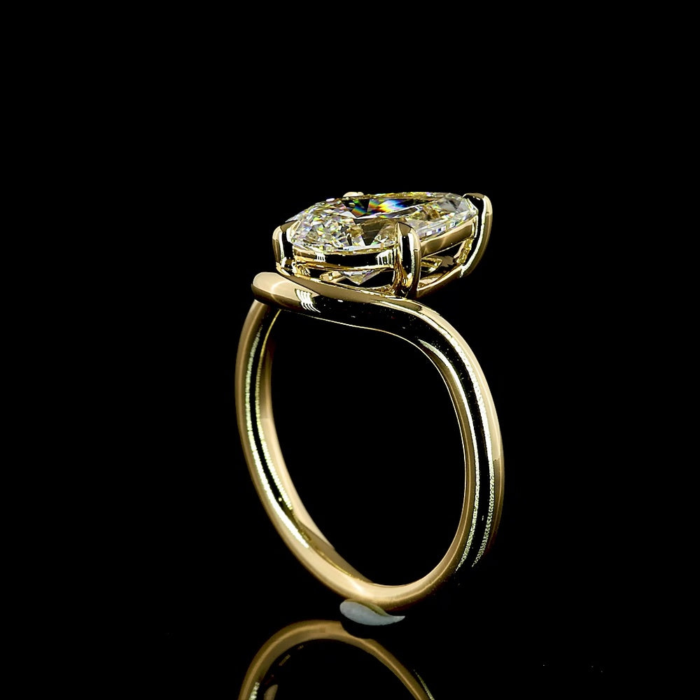 14K Yellow Gold Pear Shape Solitaire Ring with 2.12 Carat Lab Grown Diamond E-F VVS2 - IGI Certified - Covaloro Fine Jewelry