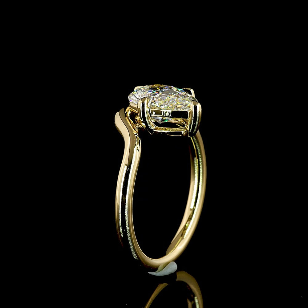 14K Yellow Gold Pear Shape Solitaire Ring with 2.12 Carat Lab Grown Diamond E-F VVS2 - IGI Certified - Covaloro Fine Jewelry
