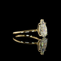14K Yellow Gold Pear Shape Solitaire Ring with 2.53 Carat Lab Diamond - D VVS2 Clarity, IGI Certified - Covaloro Fine Jewelry