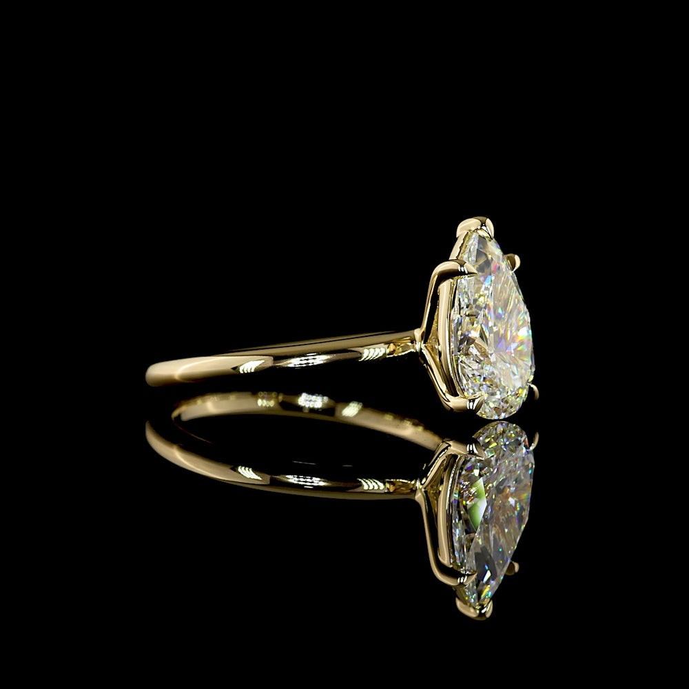 14K Yellow Gold Pear Shape Solitaire Ring with 2.53 Carat Lab Diamond - D VVS2 Clarity, IGI Certified - Covaloro Fine Jewelry