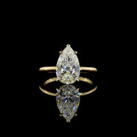 14K Yellow Gold Pear Shape Solitaire Ring with 3.11 Carat Lab Grown D VVS2 Diamond - IGI Certified - Covaloro Fine Jewelry