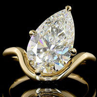 14K Yellow Gold Pear Shape Special Ring with Inclined Prong Set Lab Diamond - 4.14 Carat Total Weight E-F VVS2 IGI Certified - Covaloro Fine Jewelry