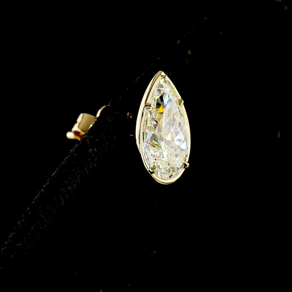 14K Yellow Gold Pear-Shaped Lab Diamond Stud Earrings - 4.02 Total Carat Weight with Bezel-Prong Setting, F Color & VS Clarity - Covaloro Fine Jewelry