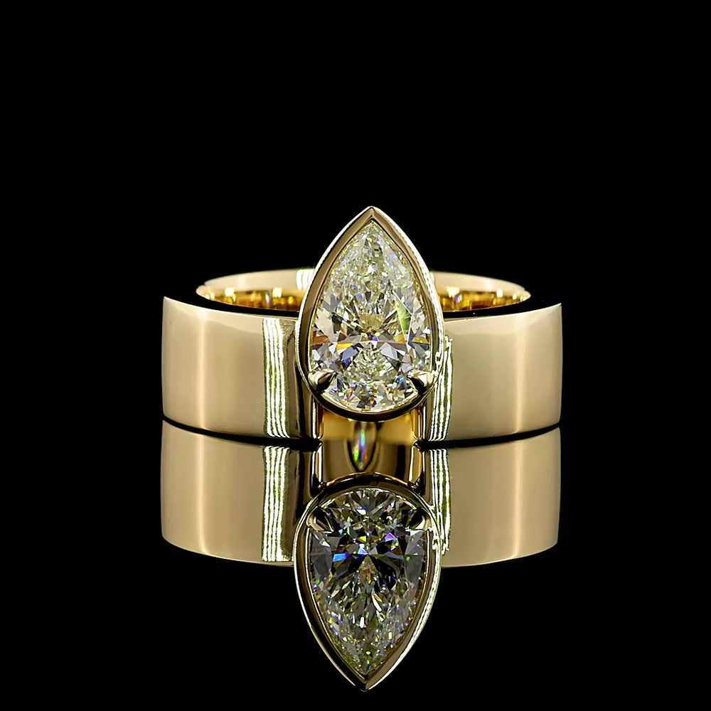 14K Yellow Gold Pear-Shaped Solitaire Ring with 1.10 Carat Lab-Grown Diamond - E-F Color VS1 Clarity, Bezel-Prong Setting - Covaloro Fine Jewelry