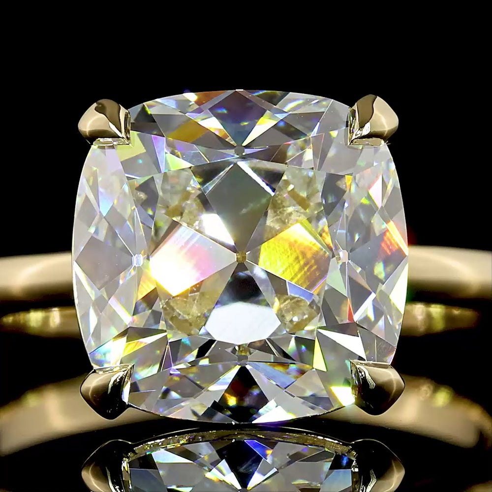 14K Yellow Gold Square Antique Cushion Cut Solitaire Ring with 5.03 Carat E-F VVS2 Lab Diamond - IGI Certified - Covaloro Fine Jewelry