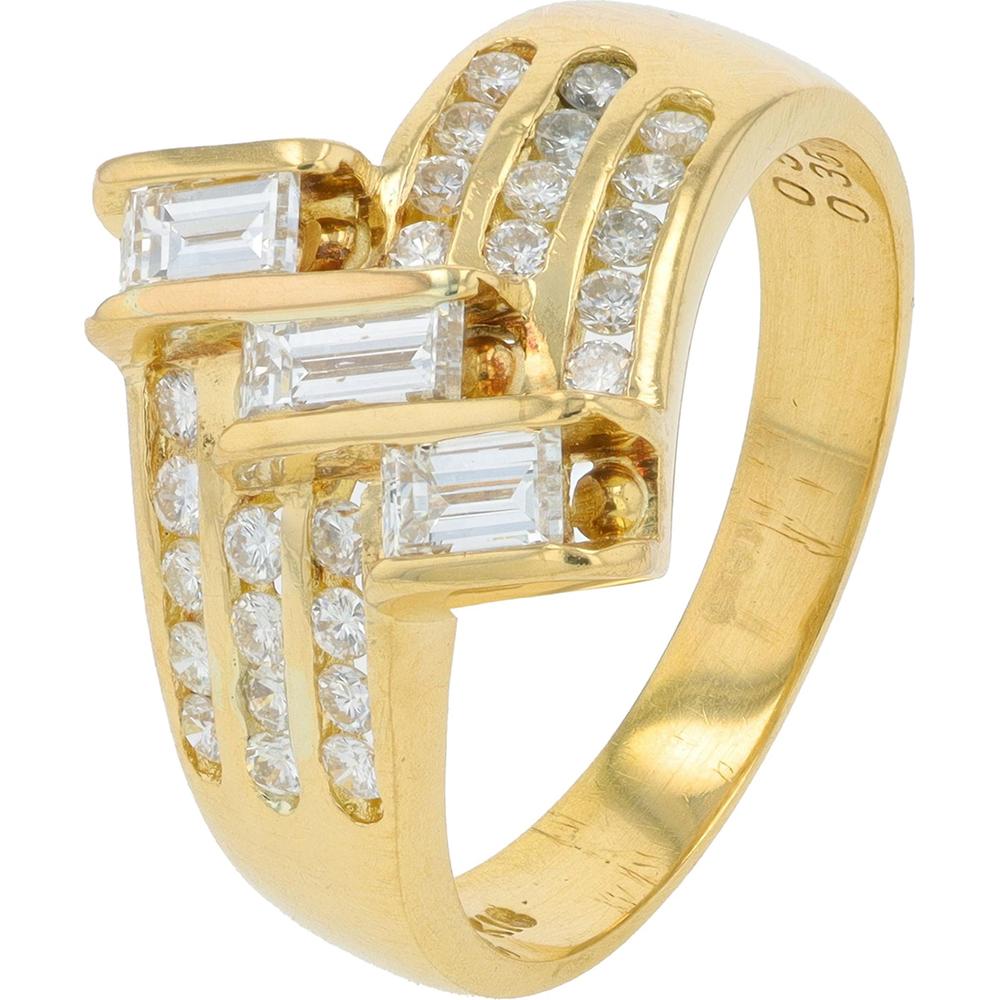 18K Yellow Gold Diamond Ring with 0.94 Carats of Rectangular-Cut Diamonds