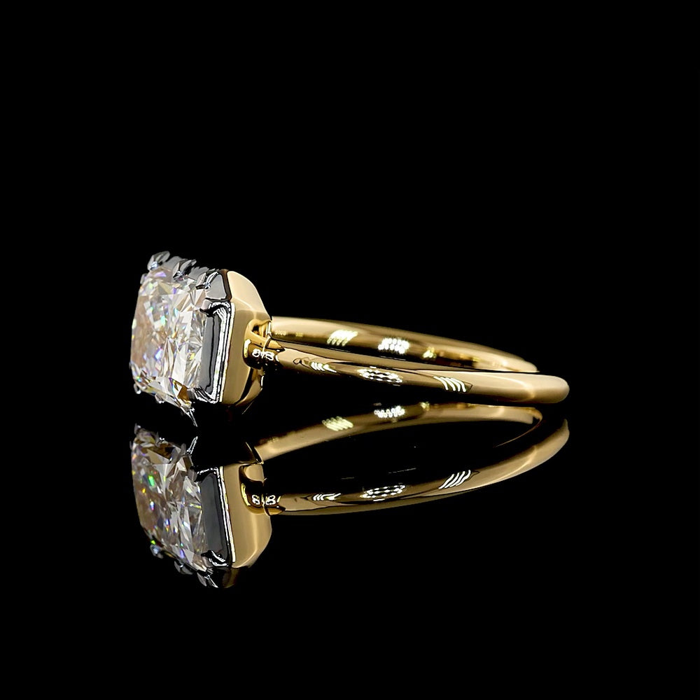18K Yellow Gold East-West Solitaire Ring with 2.81 Carat Radiant Cut Lab Diamond, E VVS2 Clarity, Black Rhodium Bezel Accent & IGI Certification - Covaloro Fine Jewelry