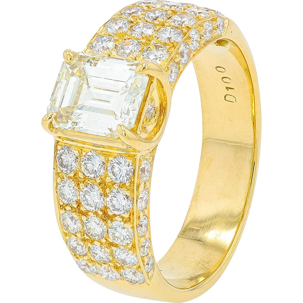 18K Yellow Gold Pavé-Set Diamond Engagement Ring with 2.021 Carat Total Diamond Weight and VS1 Clarity Center Stone