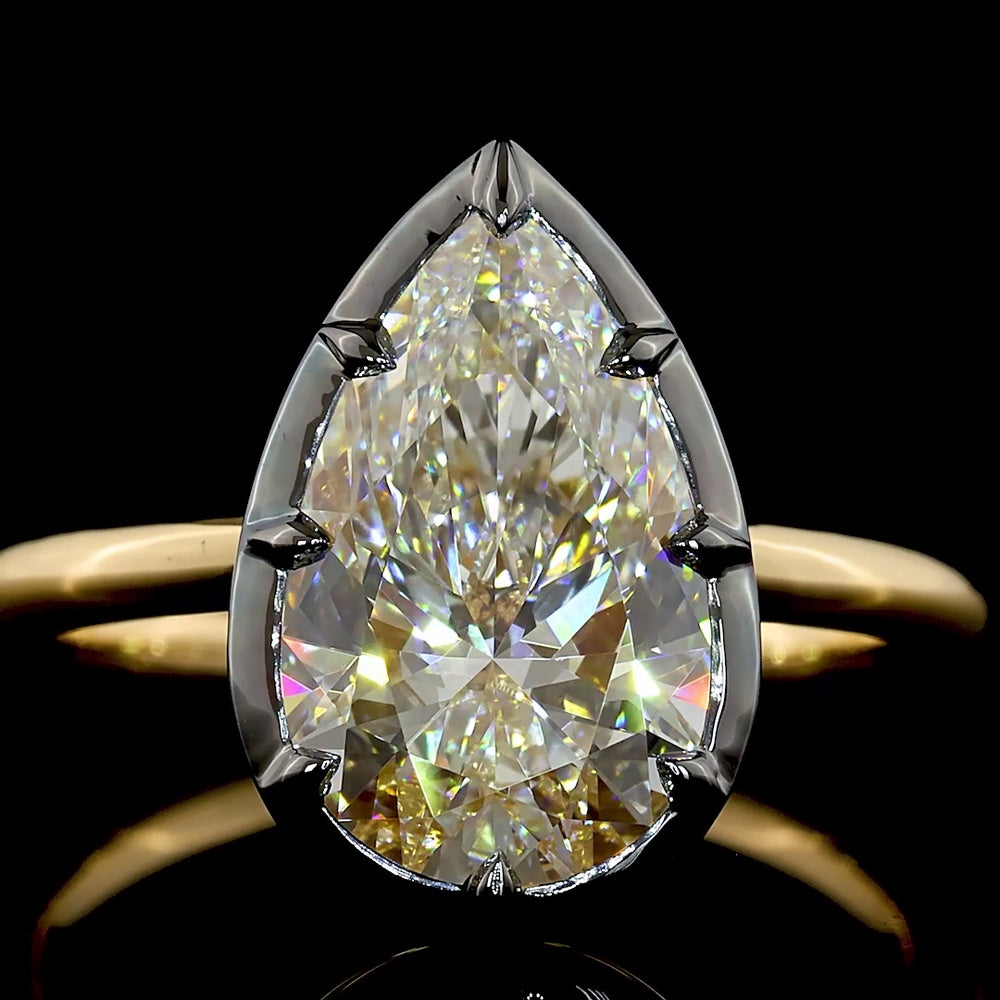 18K Yellow Gold Pear Shape Solitaire Ring with Black Rhodium Bezel and Prong Setting - 2.69 Carat IGI Certified Lab Grown Diamond E VVS2 - Covaloro Fine Jewelry