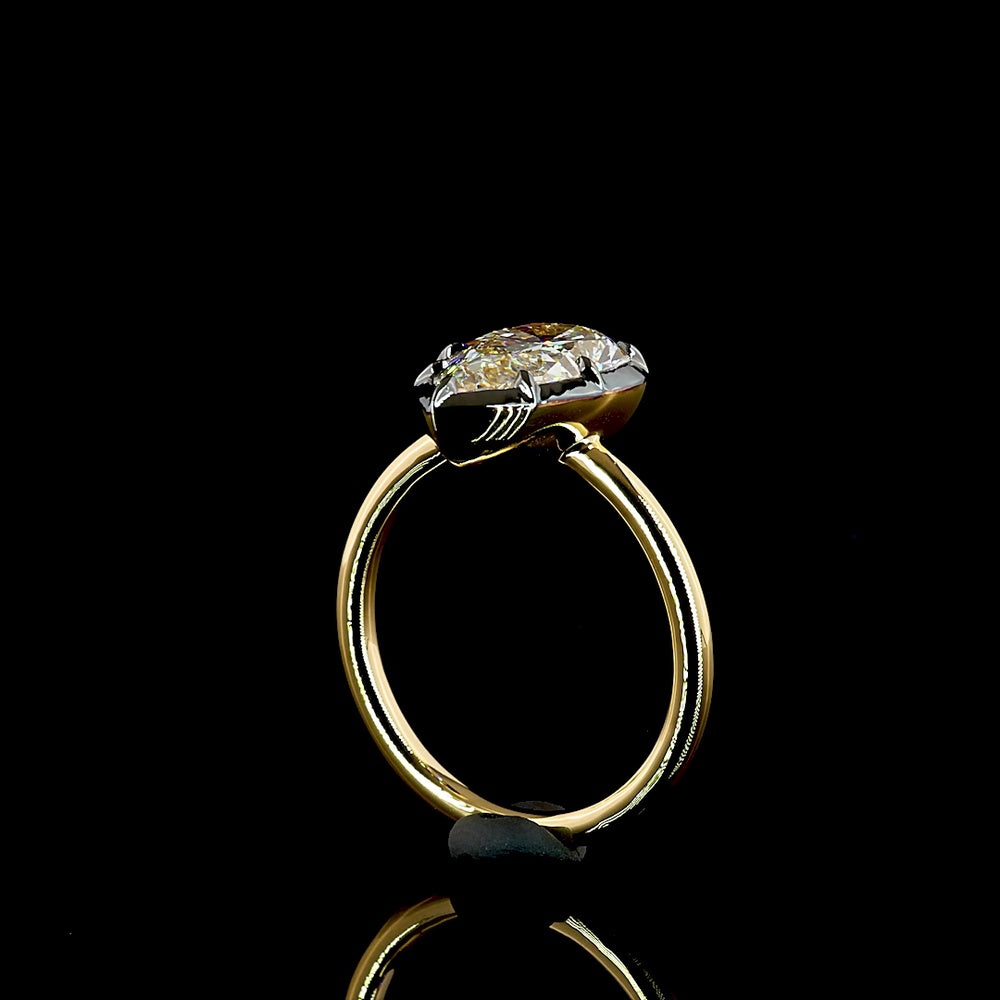 18K Yellow Gold Pear Shape Solitaire Ring with Black Rhodium Bezel and Prong Setting - 2.69 Carat IGI Certified Lab Grown Diamond E VVS2 - Covaloro Fine Jewelry
