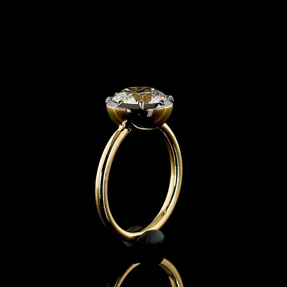18K Yellow Gold Round Solitaire Ring with 2.73 Carat Lab Grown Diamond, Black Rhodium Bezel and Prong Setting, E-F VVS2 IGI Certified - Covaloro Fine Jewelry