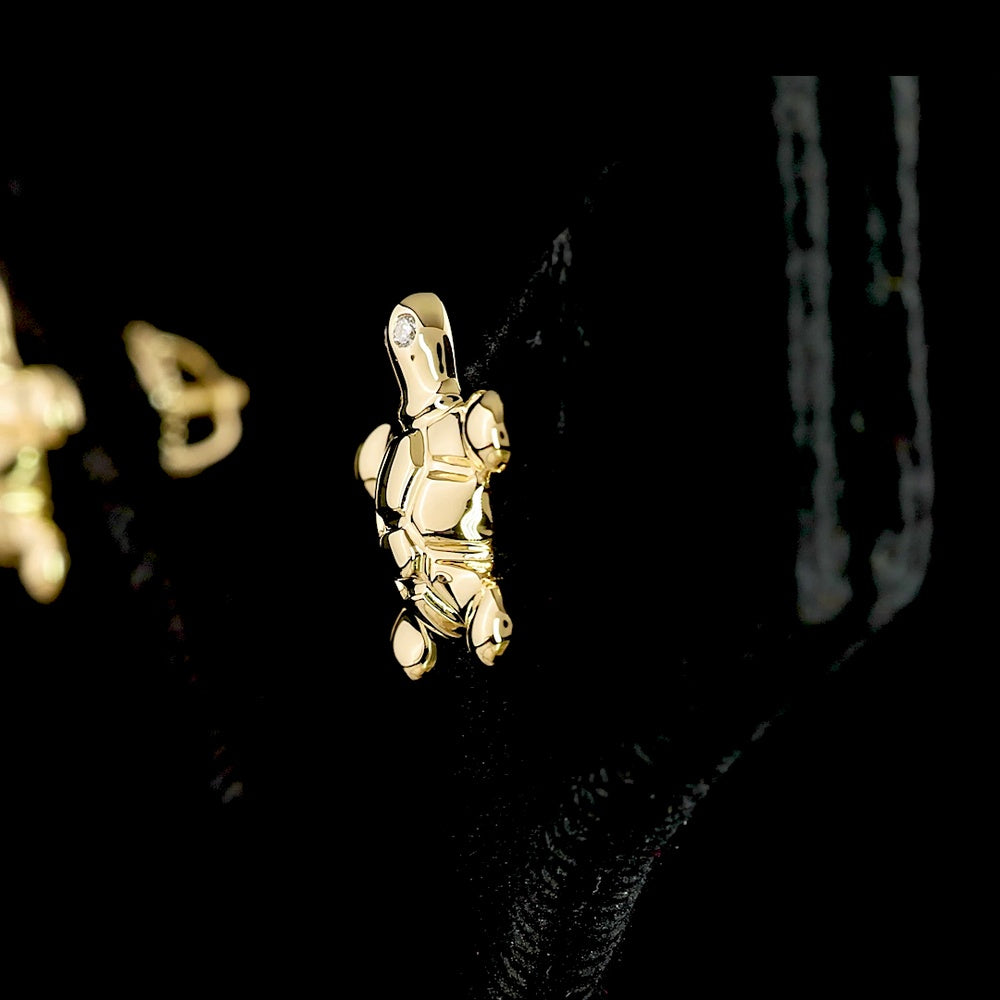 18K Yellow Gold Starfish Stud Earrings with Flush Set Lab-Grown Round Diamonds - 0.03 Carat Total Diamond Weight - Covaloro Fine Jewelry