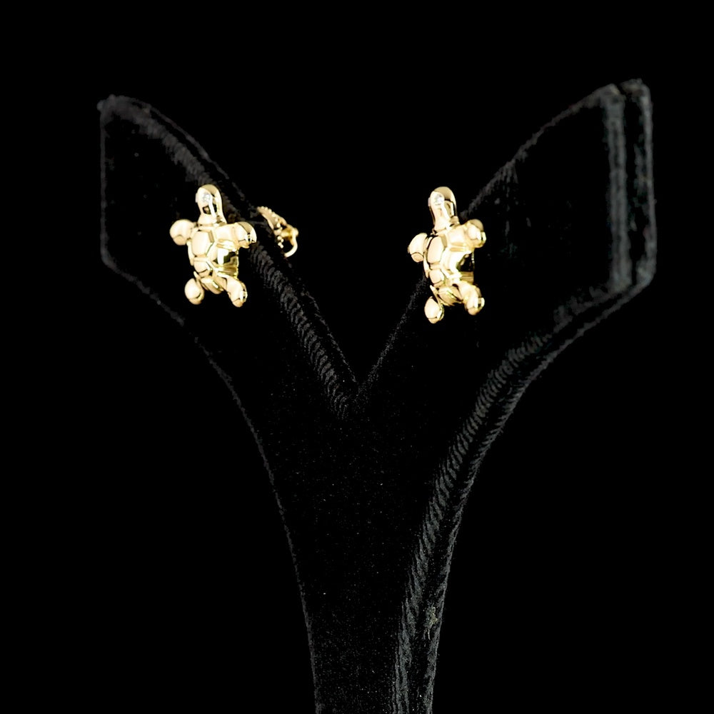 18K Yellow Gold Starfish Stud Earrings with Flush Set Lab-Grown Round Diamonds - 0.03 Carat Total Diamond Weight - Covaloro Fine Jewelry