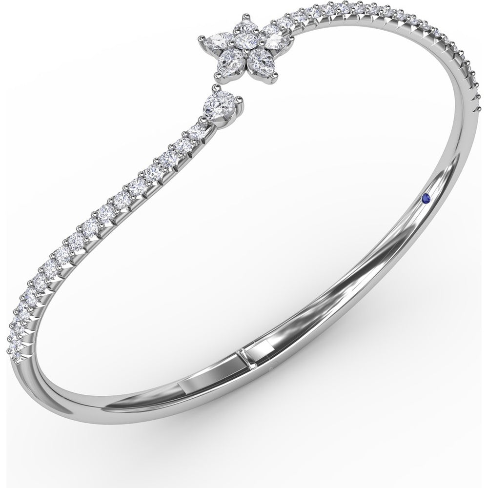 Catalina Diamond Star Bangle with Pavé Set Round Diamonds by Fana - 1.80 Carat Total Diamond Weight