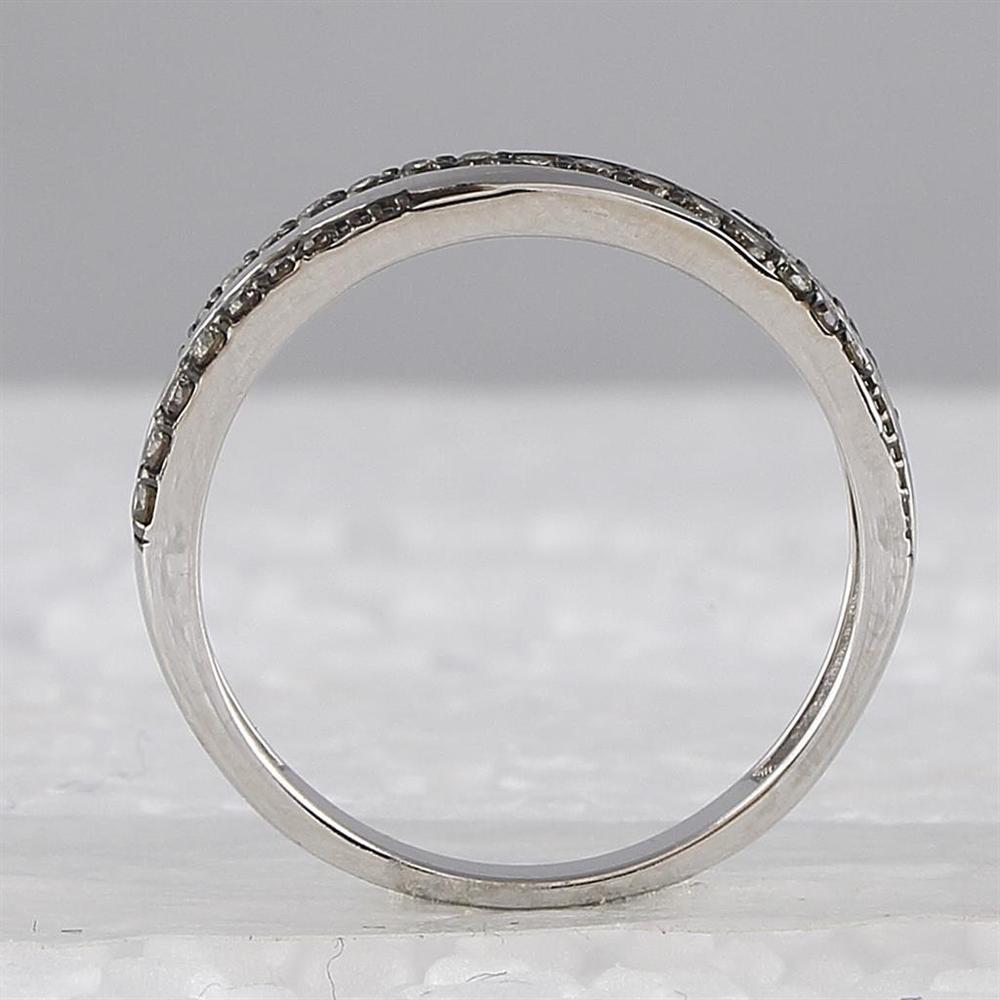 GND 14K White Gold Diagonal Stripe Band Ring with Prong-Set Round Brown Diamonds - 1/4 Carat Total Diamond Weight