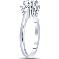 GND 14K White Gold Princess-Cut Diamond 3-Stone Engagement Ring – 1.03 Carat Total Diamond Weight