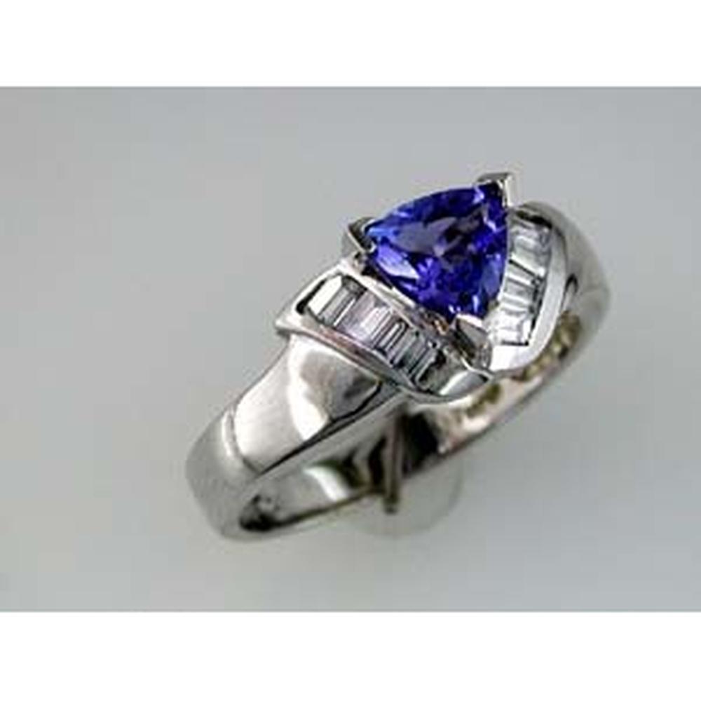 Luxurious 14K White Gold 0.75 Carat Tanzanite & 0.25 Carat Diamond Ring